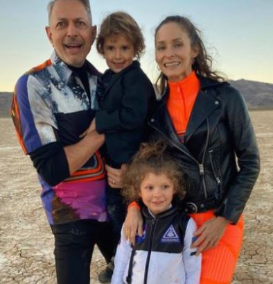 Jeff Goldblum with his beautiful wife Emilia and kids